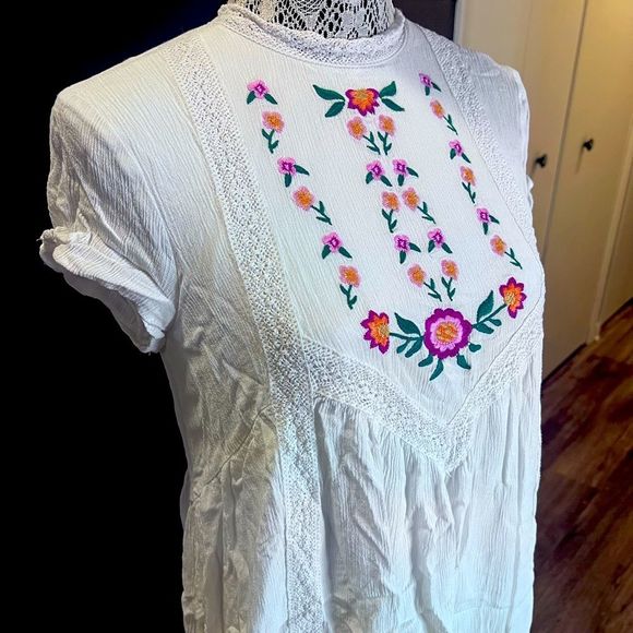 Embroidered high neck dress with slip, size medium - Picture 5 of 9